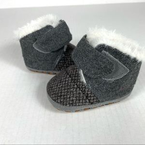 Tiny TOMS Grey Tweed Cuna Crib Shoes Baby Booties